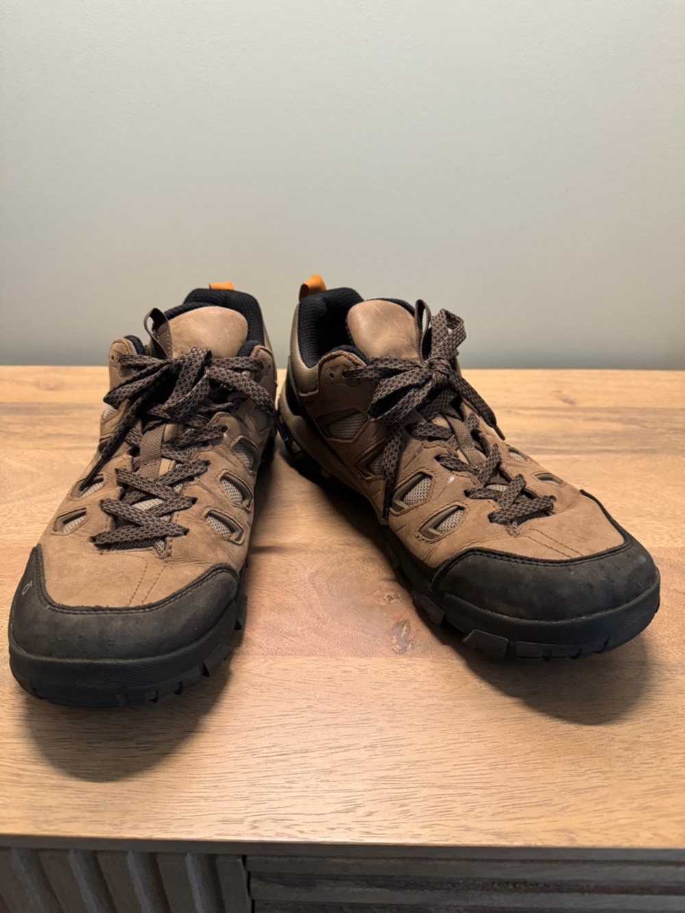 Men's Brown Trail Athletic Shoes with Black Trim